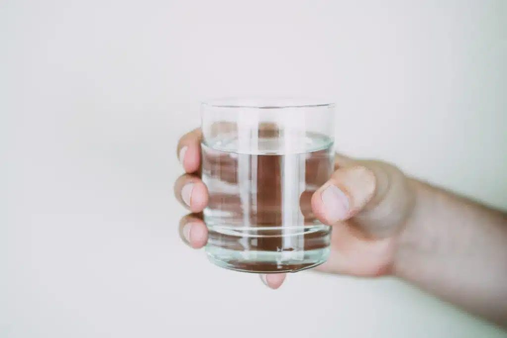 Ist gekauftes Mineralwasser besser als Leitungswasser?