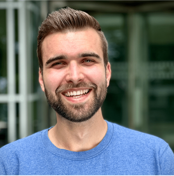 Matthias König im Teamfit-Pulli