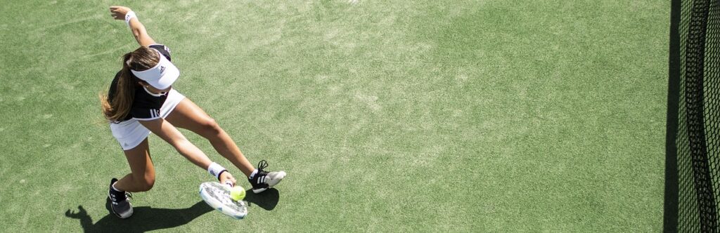 Ein Padel Game von oben